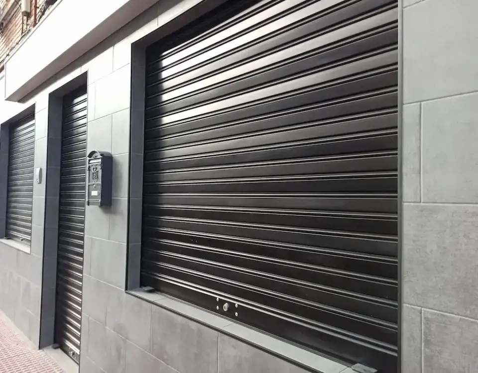 Como instalar persianas para local o comercio 960x750 - ¿Como instalar persianas para local o comercio?