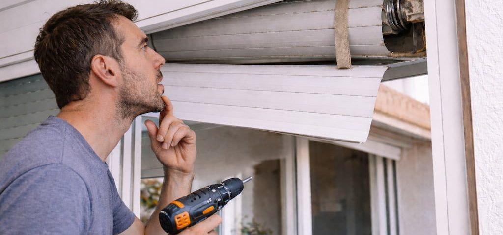 Encuentra servicios de reparacion urgente de persianas Barcelona 1024x480 - Encuentra servicios de reparación urgente de persianas en Barcelona