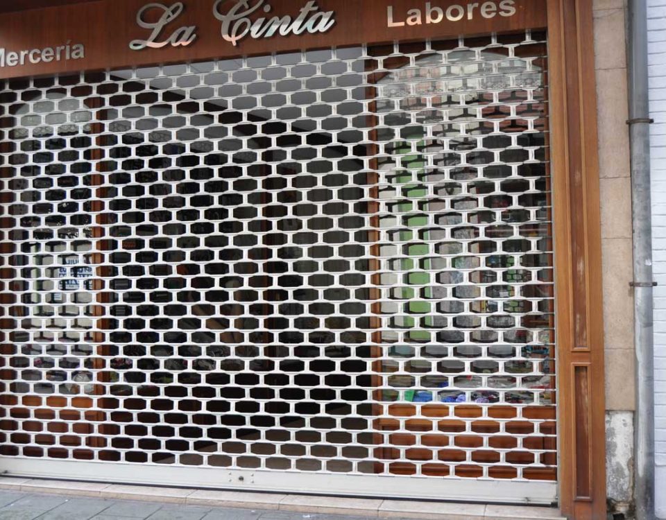 ¿Que tipo de persianas metalicas son mas populares para locales comerciales Barcelona 960x750 - ¿Qué tipo de persianas metálicas son más populares para locales comerciales en Barcelona?