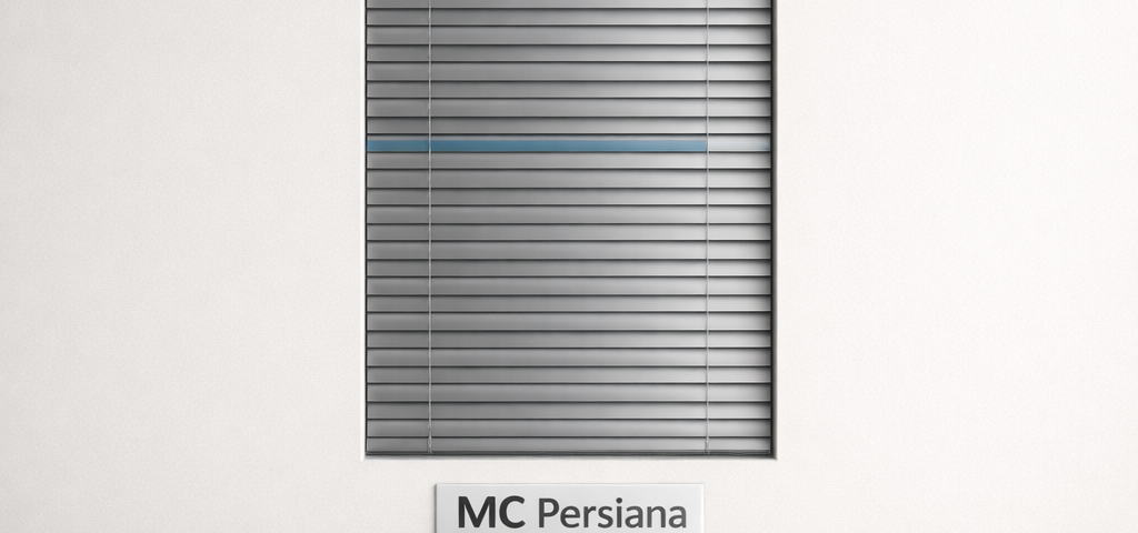 Composición minimalista con ventana y persianas metálicas; ideal para locales comerciales. Cuales son las persianas metalicas mas recomendadas para locales comerciales.