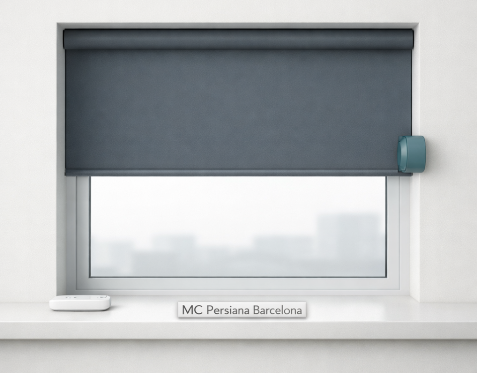 Composición geométrica con ventana, persiana gris y módulo motor teal; ideal para empresas que ofrecen la mejor instalación de persianas automáticas en Hospitalet.