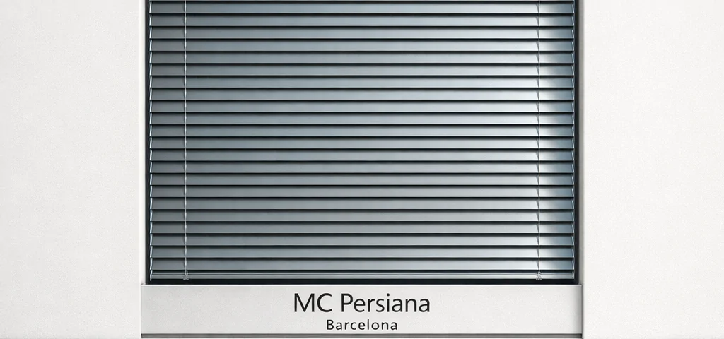 Ventana rectangular con persianas metálicas cerradas en un fondo minimalista; ideal para locales comerciales en Barcelona.
