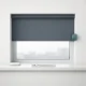 Composición geométrica con ventana, persiana gris y módulo motor teal; ideal para empresas que ofrecen la mejor instalación de persianas automáticas en Hospitalet.